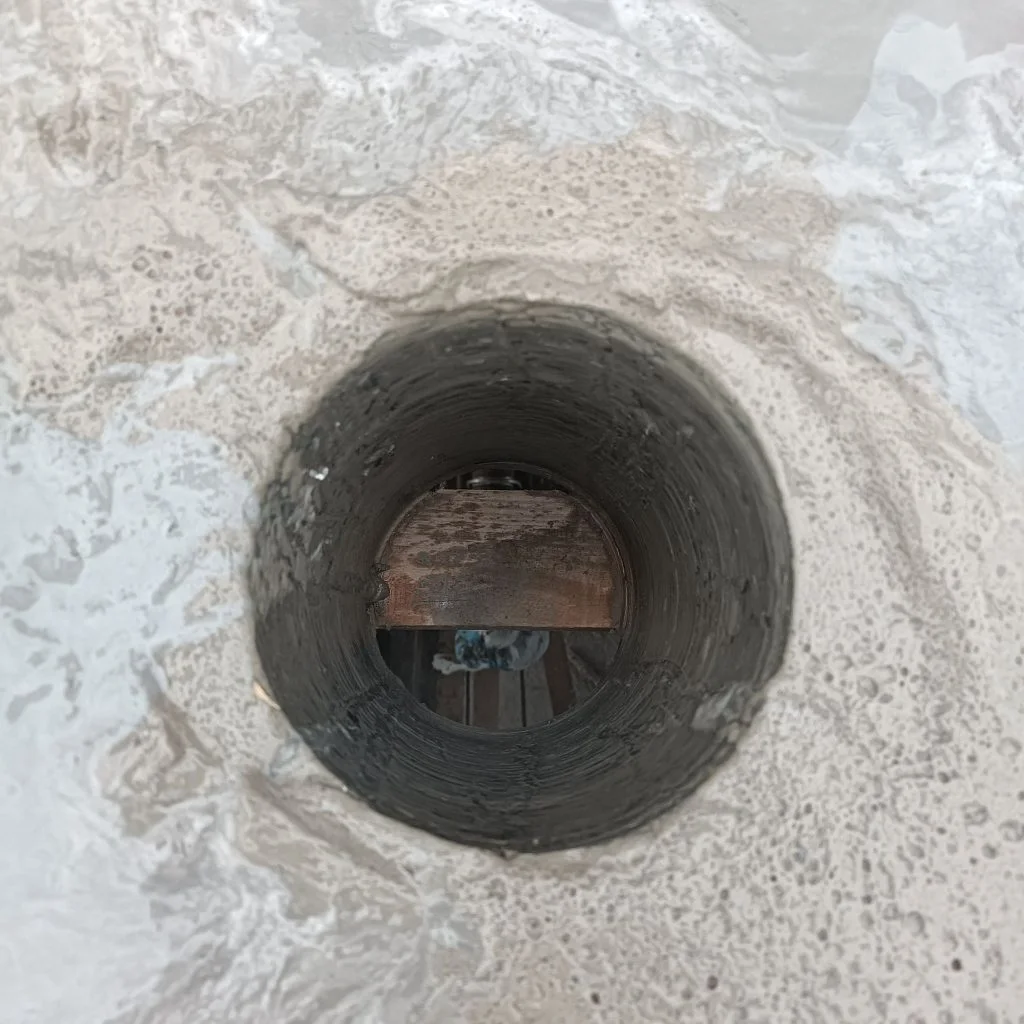 Karot delme sonrası beton delik iç görünümü